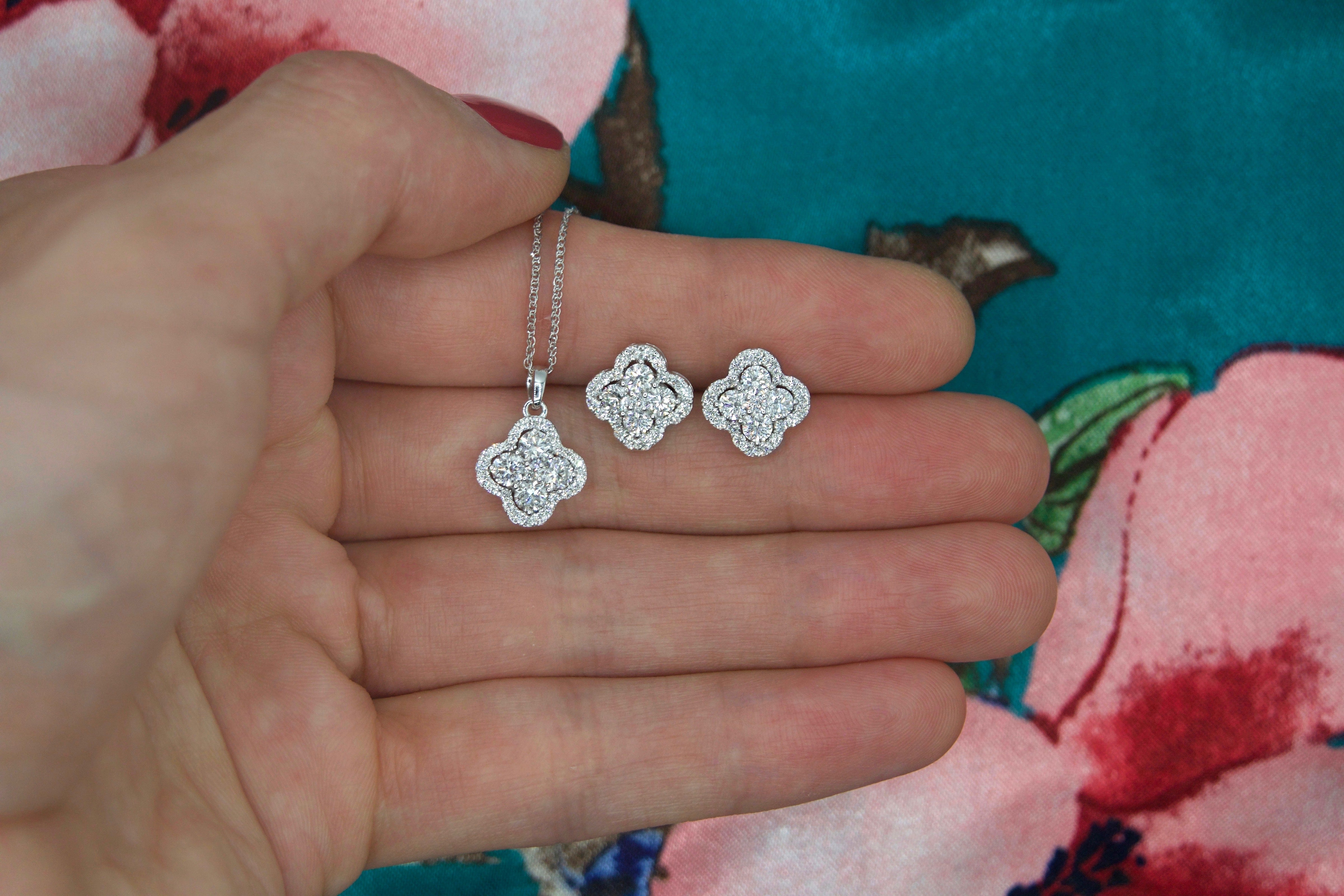 
  
  14k White Gold Diamond Cluster Clover Pendant Necklace
  
